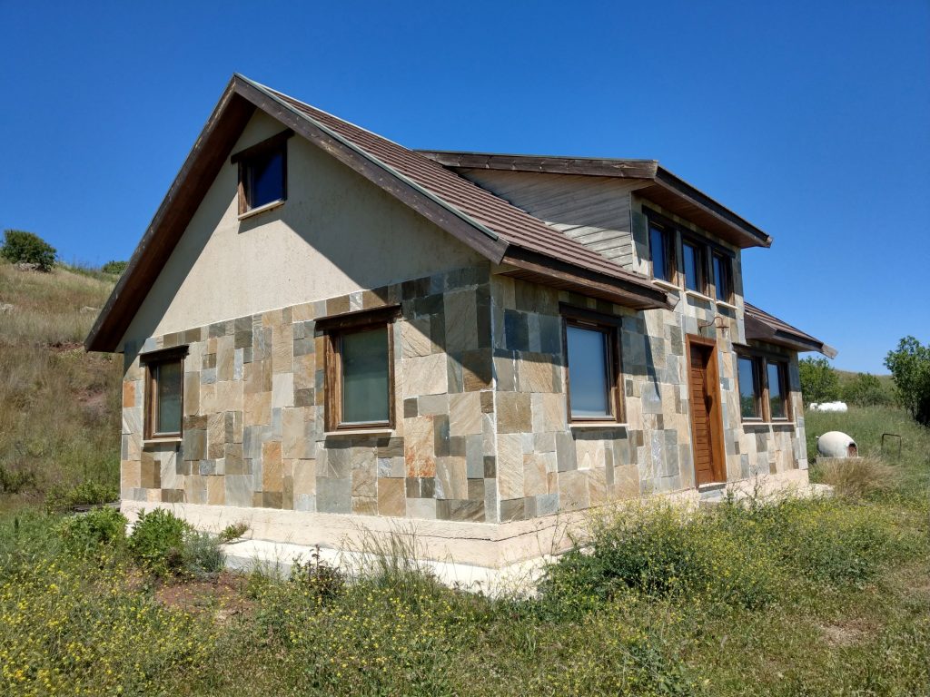 תושבות בקפריסין